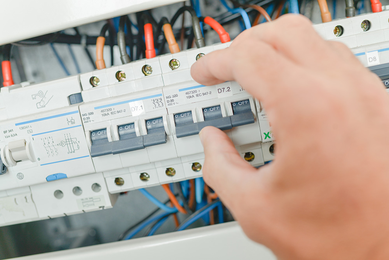 Schalt­schrank­bau bei Elektrotechnik Dreyße in Herbsleben